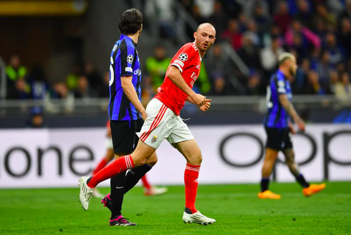 本菲卡内部会议纪要流出——清晨刷新队史纪录,意甲使命明确,团队化学反应显著的简单介绍 本菲卡内部会议纪要流出——清晨刷新队史纪录,意甲使命明确,团队化学反应显著的简单介绍