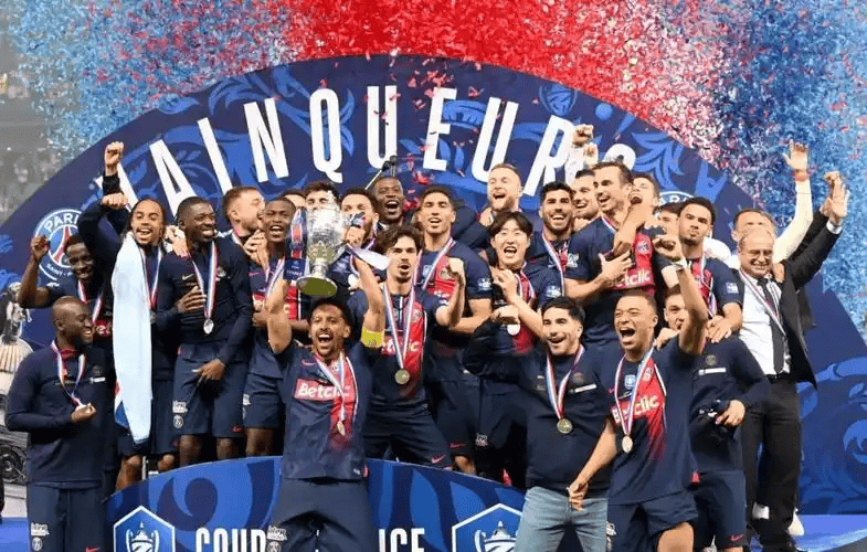 包含清晨勒沃库森备战法国杯；造点机会细节曝光；媒体盛赞；控场能力受关注的词条-jiuyou游戏中心